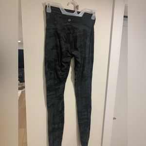 Green camo aligns length 28 size 2 used condition